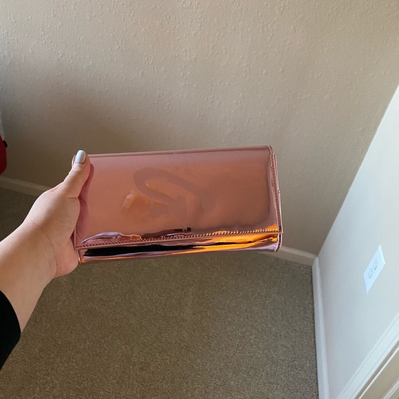 Metallic pink wallet - Picture 7 of 9